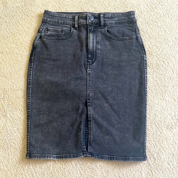 CLEARANCE! Lee Denim Skirt - Picture 2 of 3